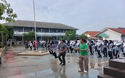 Program Selasa Sehat Olah Raga Senam Bersama di SMA Negeri 1 Batujaya